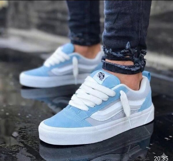 Baskets en toile bleu clair