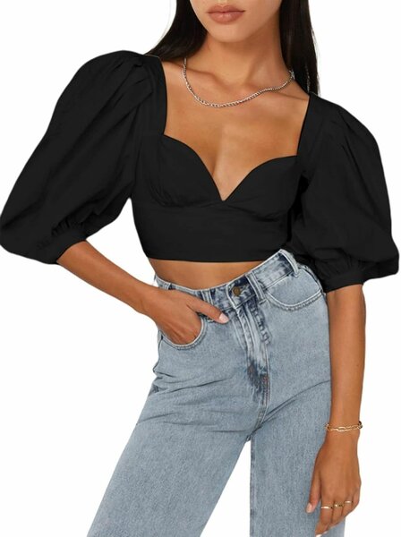 Blouse noire à manches bouffantes