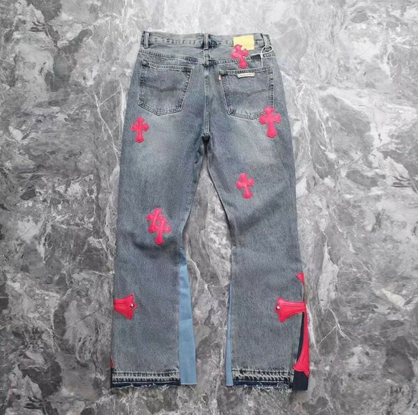 Jeans en denim avec croix rose