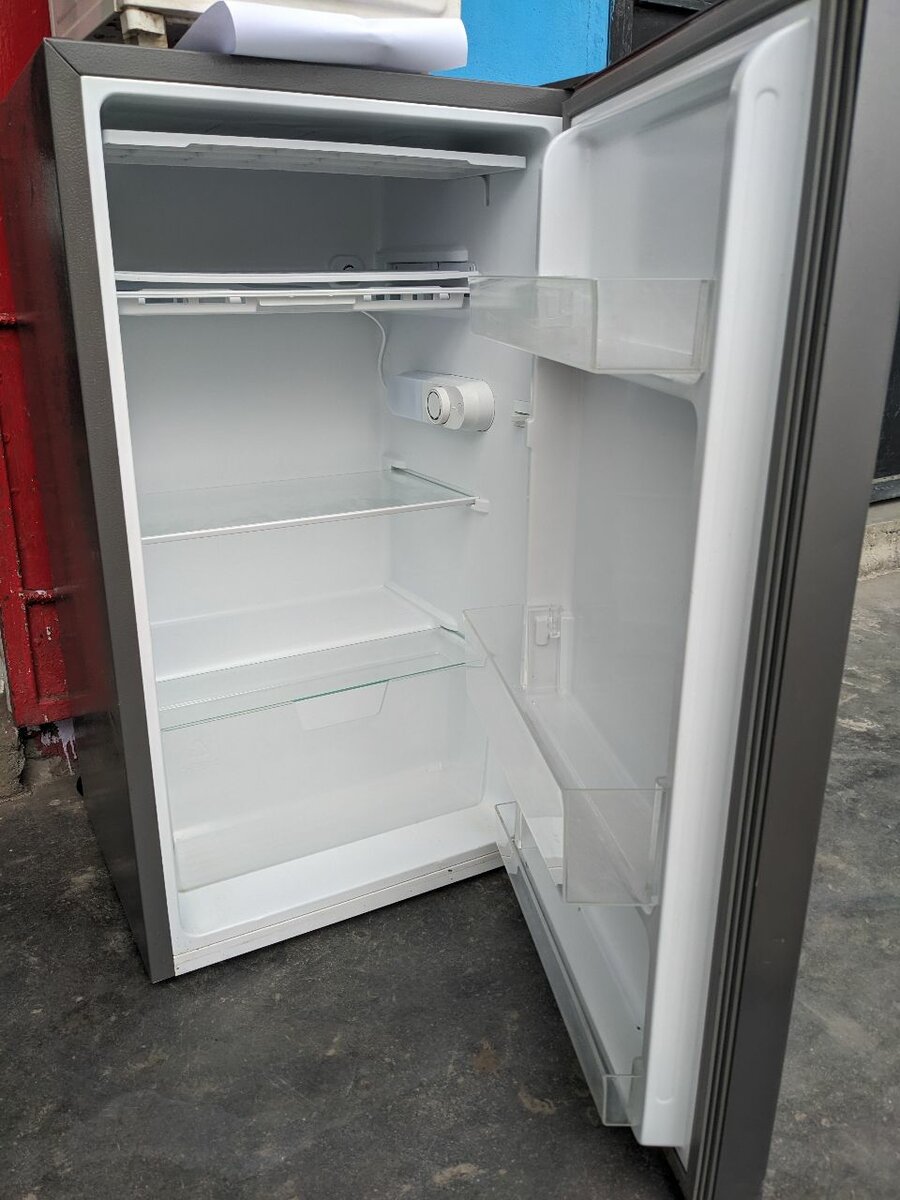 Hisense mini Fridge
