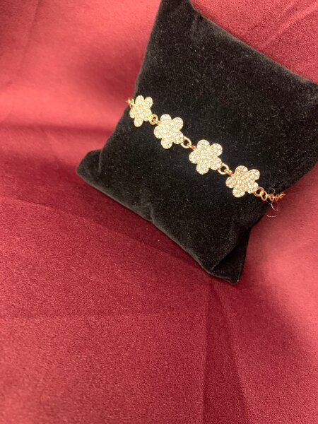 Bracelet doré trèfle étincelant