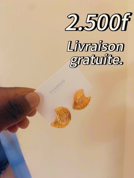 Boucles d'oreilles dorées élégantes