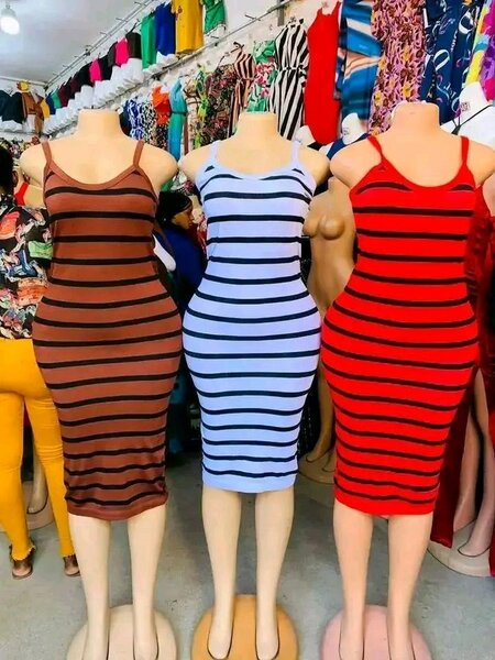 Robe rayée sans manches