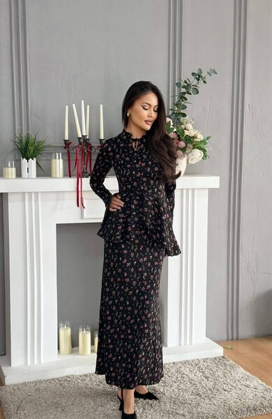 Платье с баской