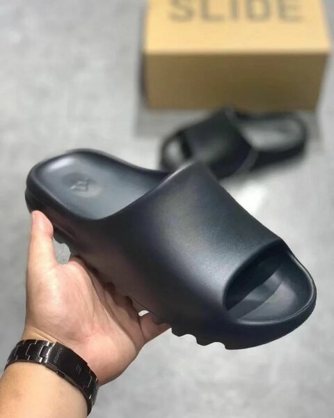 YEEZY SLIDE