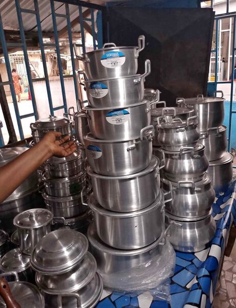 Casseroles en aluminium robustes