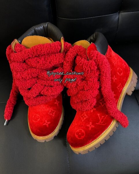 Bottes en daim rouge
