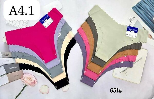 Culottes en dentelle colorées