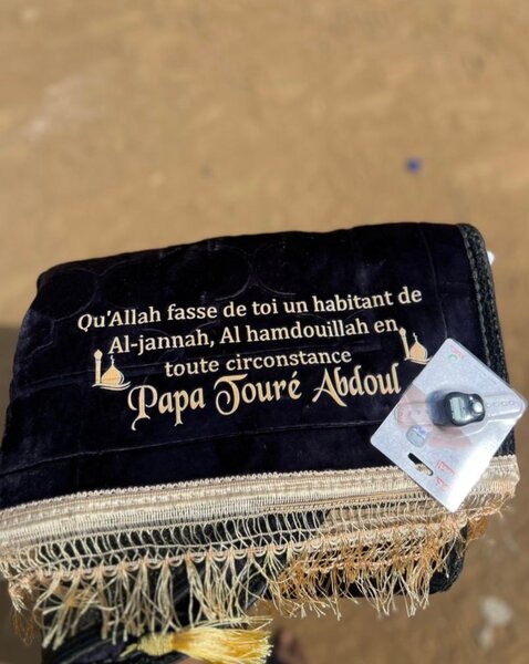 Tapis de prière personnalisé avec broderie