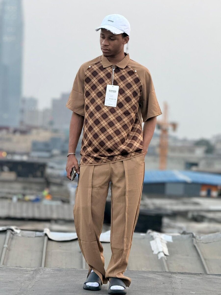 Ensemble homme moderne à carreaux