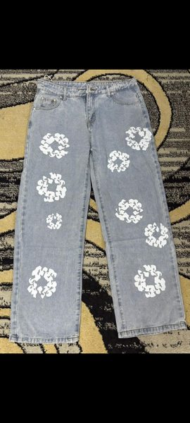 Jeans tendance à motifs floraux