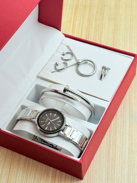 Ensemble montre et bijoux élégants