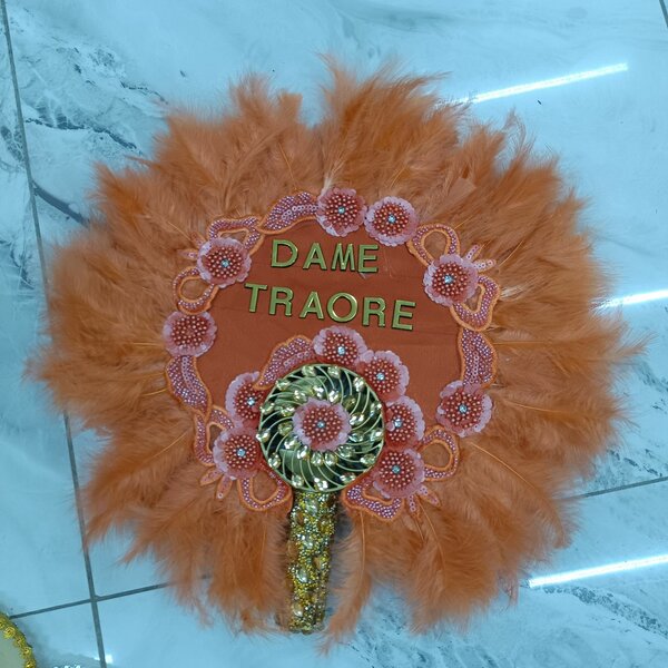 Éventails de cérémonie personnalisés