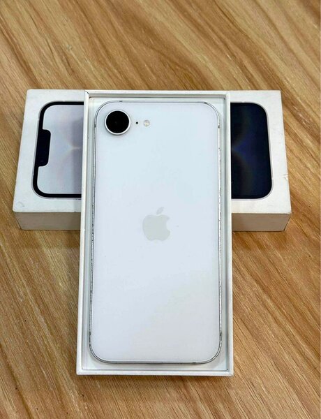 iPhone Blanc 16e Neuf 64 Go