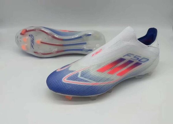 Crampons paire de margue adidas f50