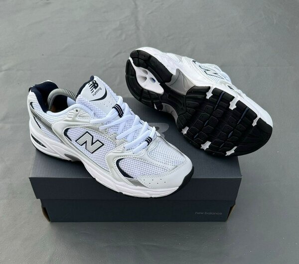 UNE CHAUSSURE NEW BALANCE ORIGINALE