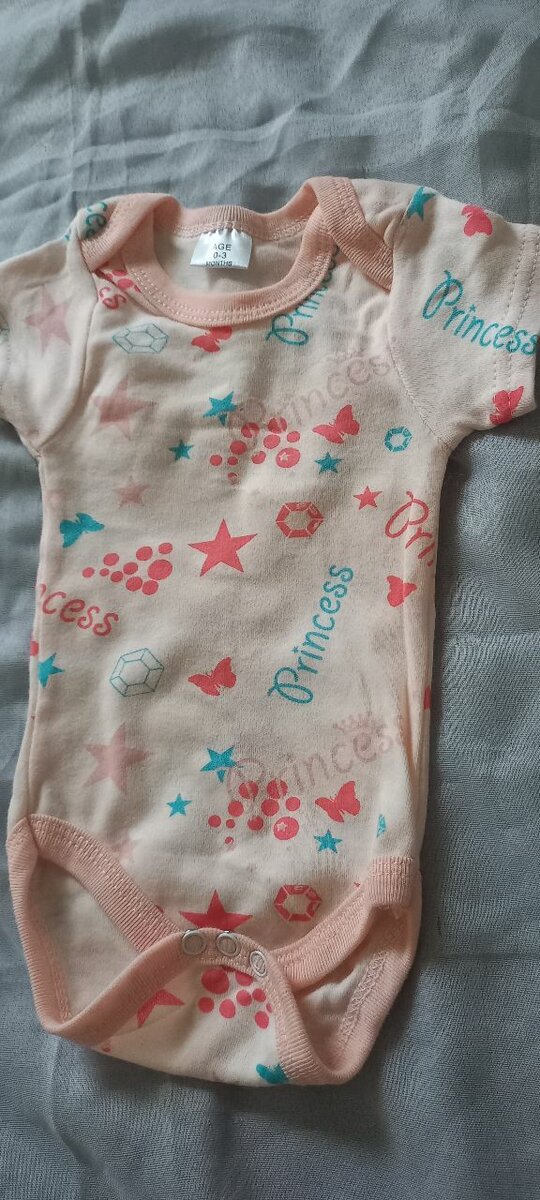 Newborn baby 0-3 months vests/onesies pretty patterns