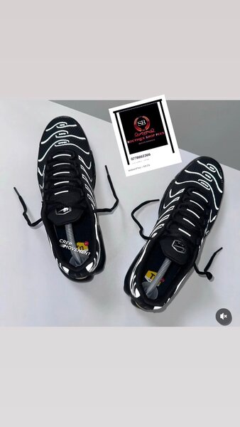 Basket Nike tn authentique avec sa boîte