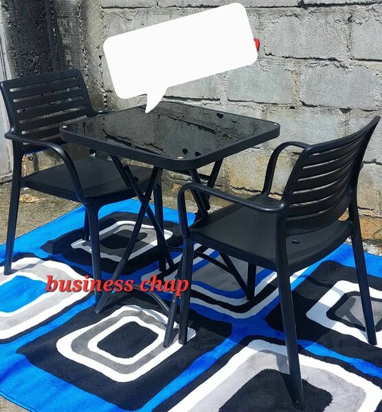 Table vitrée + chaises