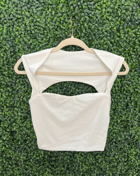 Top sans manches découpé