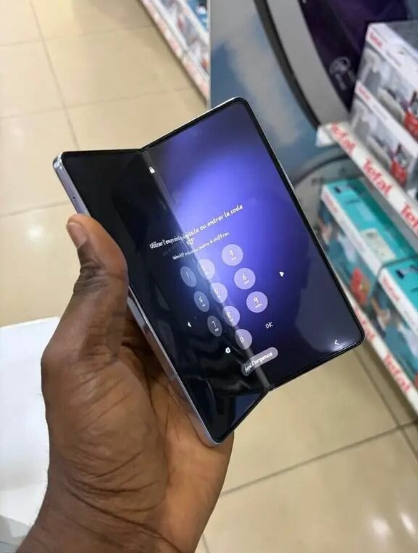 Samsung Galaxy Z Fold 5 Violet