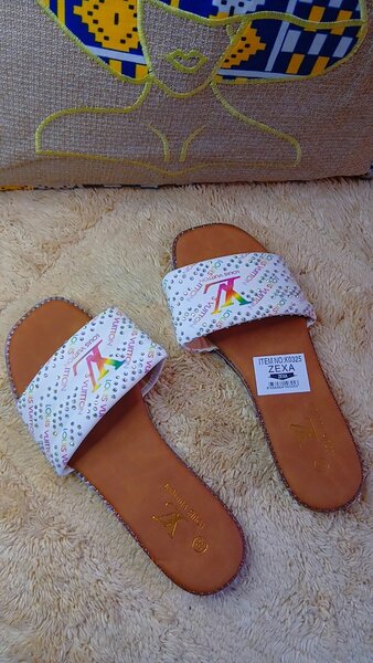 Sandales à talon plat pour femme