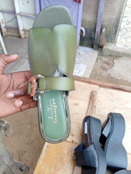 Mules vertes élégantes