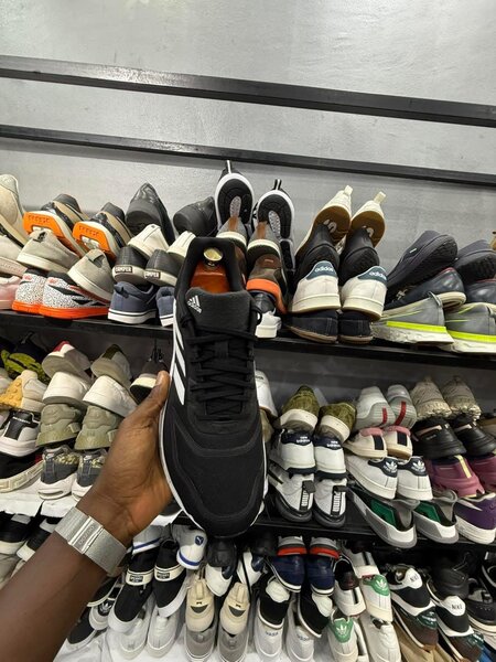 Chaussures de sport Adidas noires