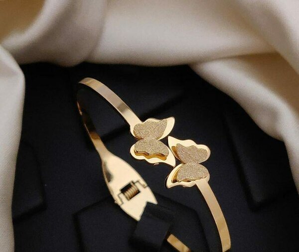 Bracelet papillon doré chic