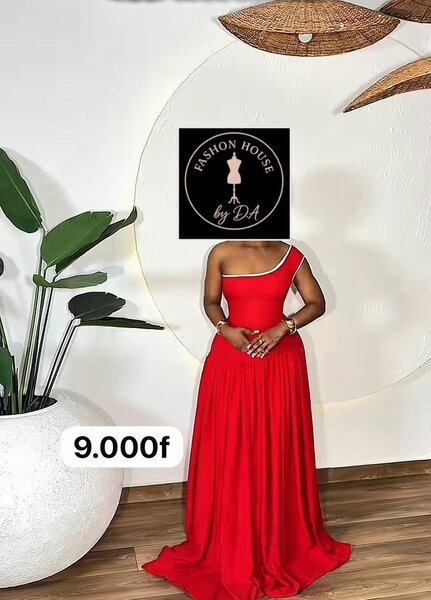 Robe longue asymétrique élégante