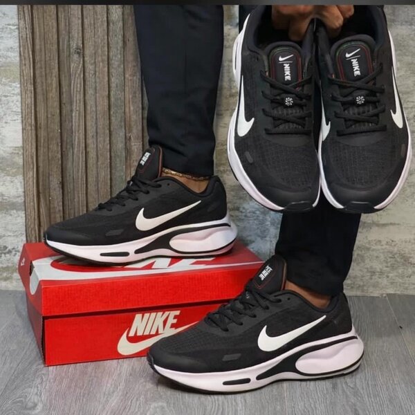 Chaussures Nike Air Max noir et blanc