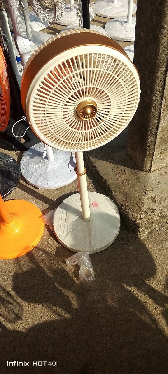 Ventilateur sur pied réglable