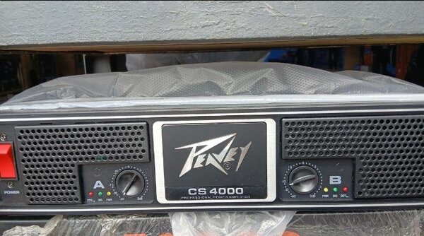 Amplificateur Peavey CS 4000 professionnel