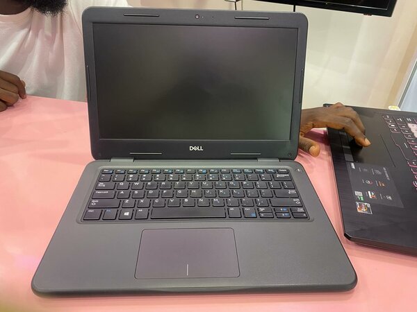 U.K PREOWNED Dell Latitude 3300
