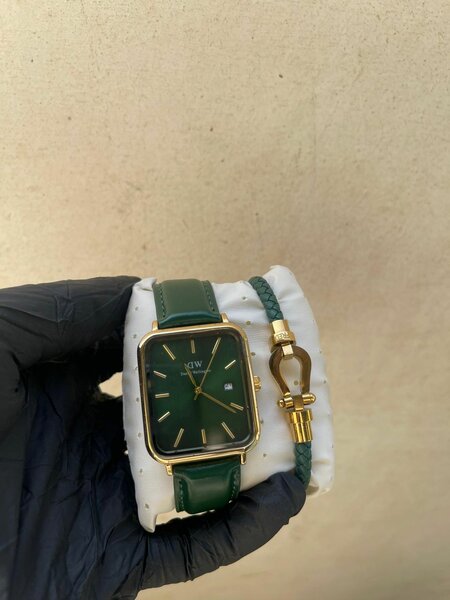 Montre carrée élégante verte