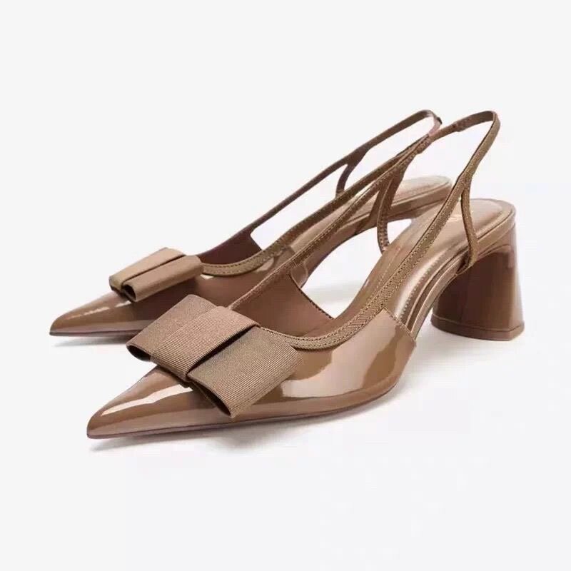 Escarpins à talon et nœud