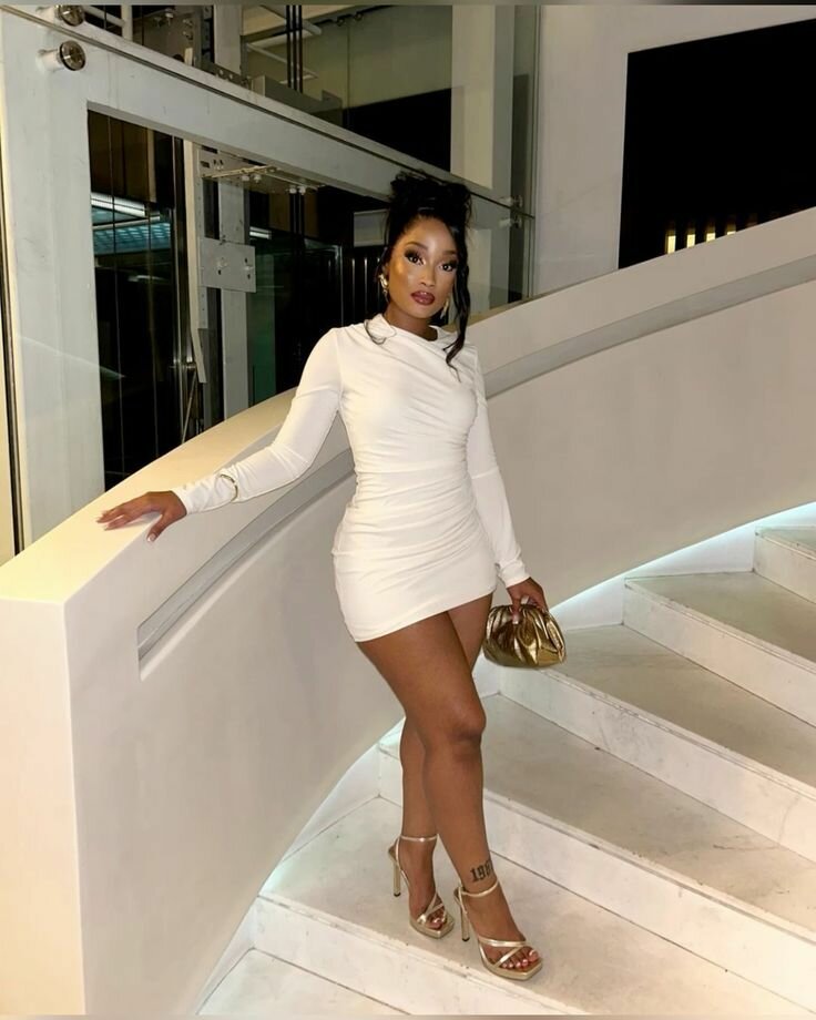 Robe blanche élégante femme