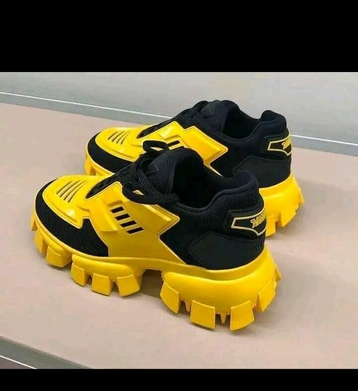 Chaussures Nike jaune et noir