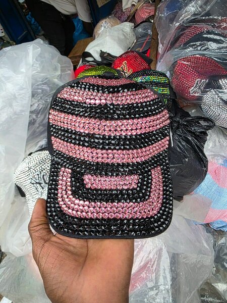 Casquette Strass Éclatante