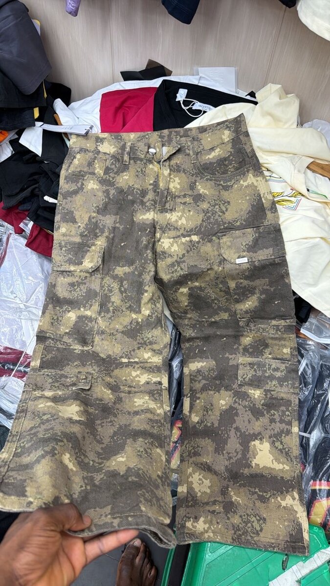 Jeans homme décontractés avec peinture