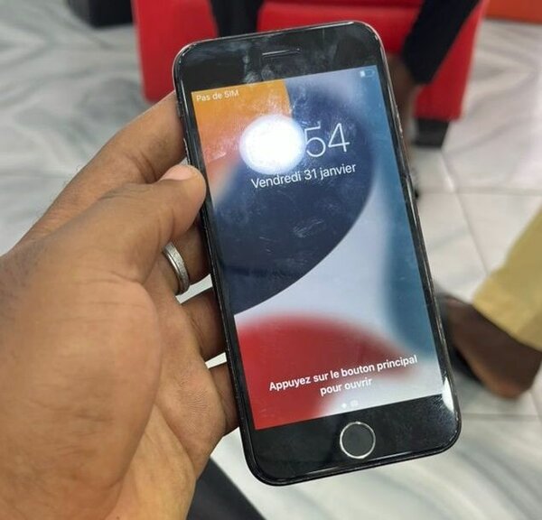 Iphone 7 simple casi neuf.