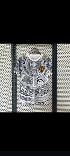 T-shirt à motifs graphiques