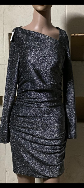 Robe argentée à paillettes