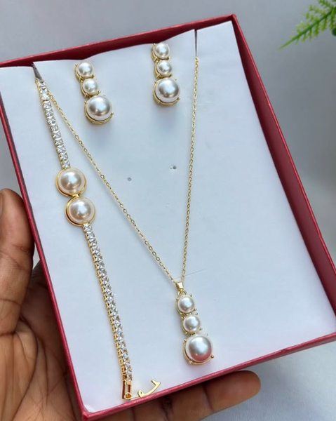 Pearls set
