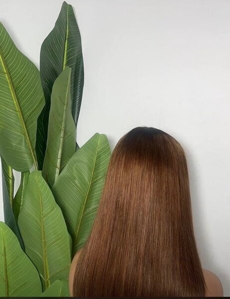 Perruque en cheveux lisses