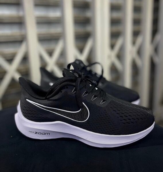 Nike zoom runners