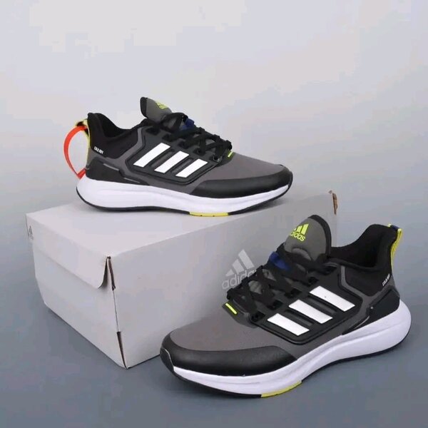 Chaussures de sport modernes adidas