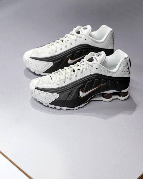 Nike Shox r4