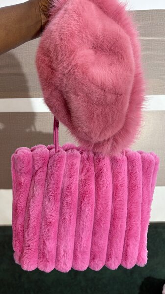 Sac à main en peluche rose