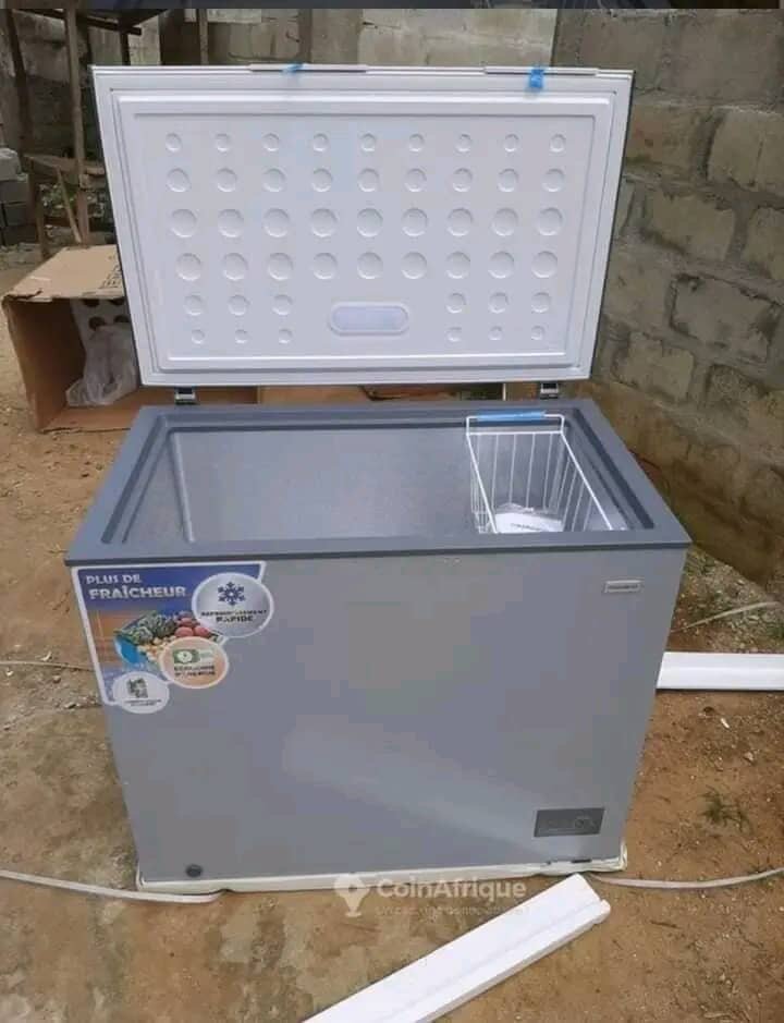 Grand congélateur coffre 200L